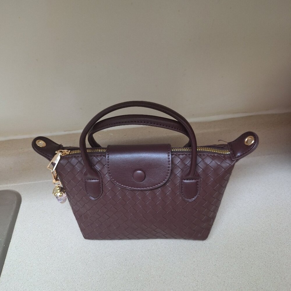CRIMSON COLOR SMALL HAND BAG.